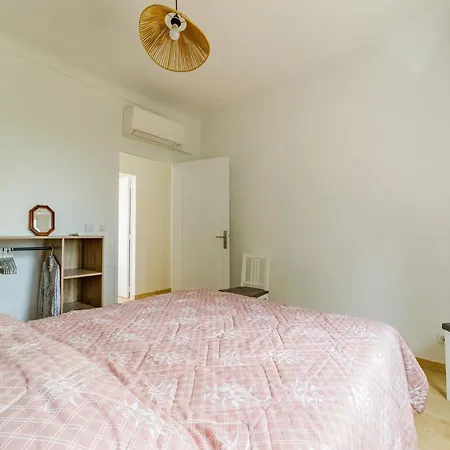 De Villa, Vue Sur A *